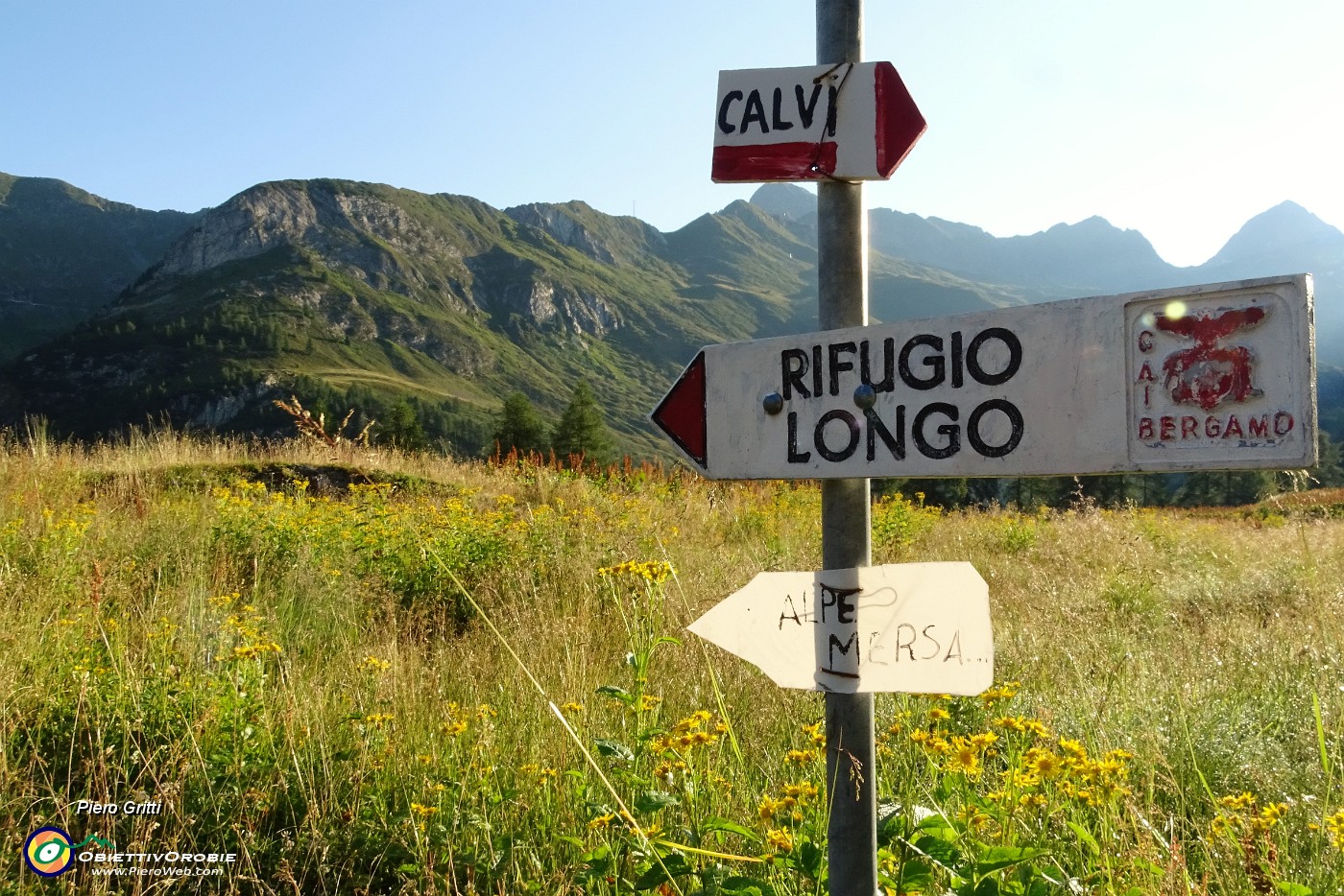 11 La jeep navetta mi lascia all'Alpe Mersa (1886 m),, da dove su gippabile salgo al Lago di Fregabolgia .JPG